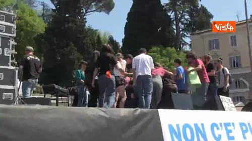 Il selfie di Greta con i militanti italiani di Friday for future