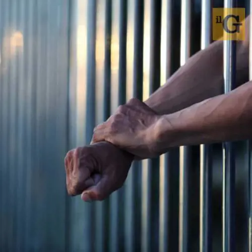 Roma, tassista non lo porta a Firenze: cinese estrae pistola e spara