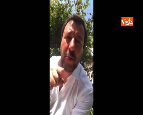  Salvini: “A chi ci vuole male rispondo con un fiore e bacioni per tutti” 