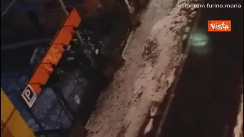 Forte grandinata a Genova, le strade del capoluogo ligure imbiancate