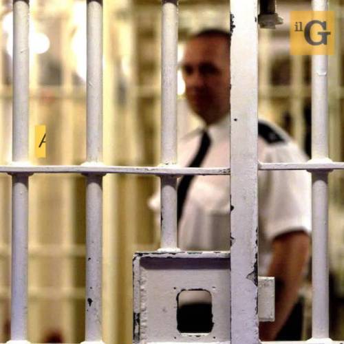Bologna, aggrediti da detenuto straniero: due agenti in ospedale