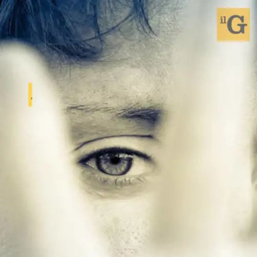 Straniero molesta e palpeggia due turiste sul tram