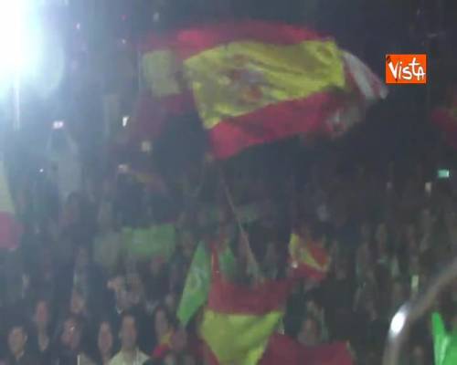  Elezioni Spagna, il coro degli elettori di Vox: “La España unida jamàs serà vencida” 