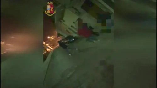 Manduria, chiede aiuto urlando in strada, ma i bulli non si fermano