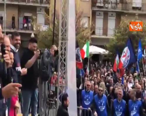 Salvini ai contestatori di Tivoli: “Mi fate tenerezza, con il lavoro non c’entrate nulla”
