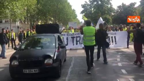 Primo maggio, Gilet Gialli iniziano la marcia a Parigi in occasione della festa dei lavoratori