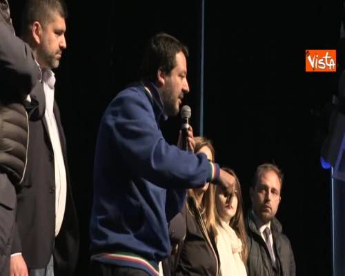 Salvini al M5s: "Tirar fuori le p***e? Tappatevi la bocca, è il mio ultimo avviso"