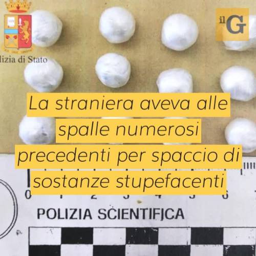 Espulsa dal Paese si spoglia ed evita il volo di ritorno in Nigeria