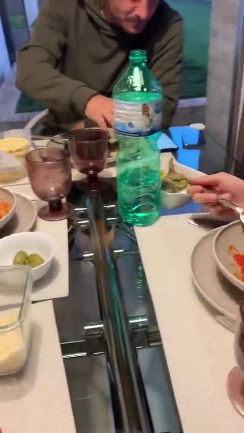 Ilary Blasi prepara la cena ma la famiglia non gradisce