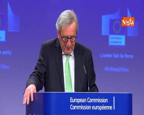 Ue, Juncker: "Inaccettabile comparare Tusk a Hitler o Stalin"
