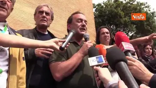 Mimmo Lucano agli studenti: "A Riace gli immigrati ci hanno dato una possibilità di riscatto"