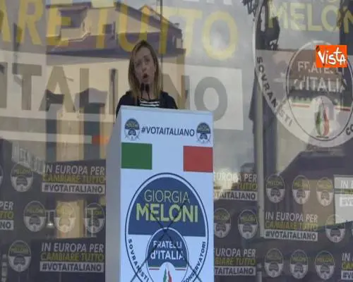 Meloni a Conte: "Non sei John Lennon, rispetta i militari"