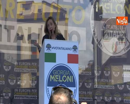 Meloni a Salvini: "Torna con noi e molla sinistra del M5S"
