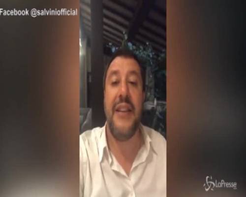 Sea Watch, Salvini: "Non doveva sbarcare"