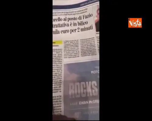 Rai, ironia di Fiorello: “Solo 17mila euro per 2 minuti? Se ne sto lontano un motivo ci sarà”