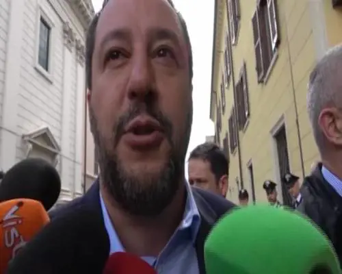 Salvini: "Spero mi dicano a che ora sarà il CdM"