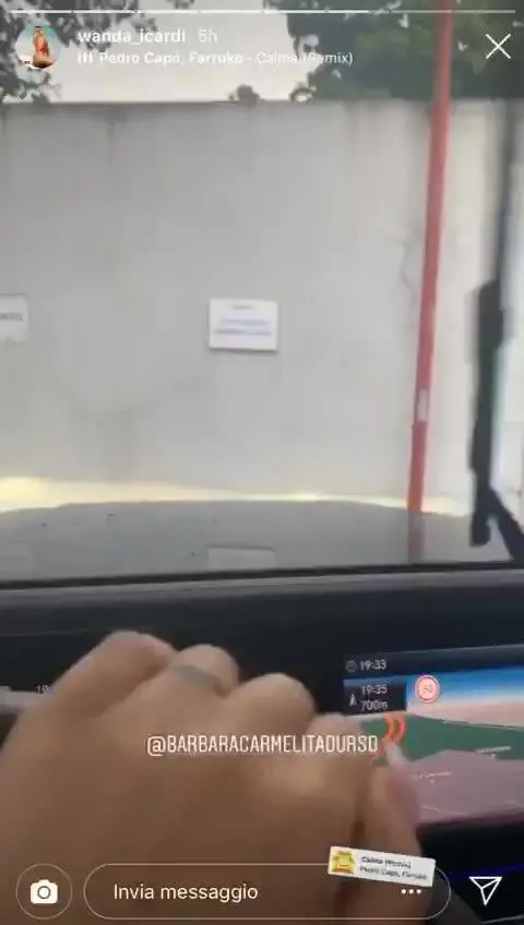 Wanda Nara occupa il parcheggio di Barbara d'Urso