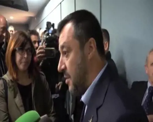 Sicurezza, Salvini: "Di Maio non ha visto il decreto? Ma se ce l'hanno tutti..."