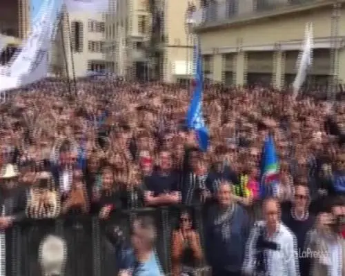 Lecce, Salvini contestato: manifestanti intonano "Bella ciao"