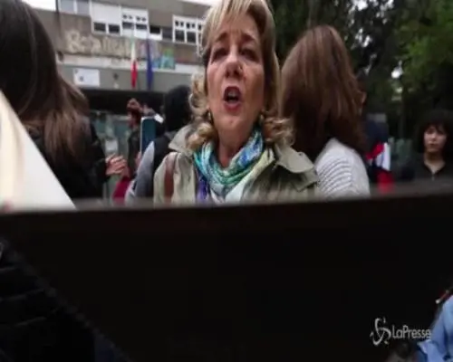 Roma, flash mob in solidarietà per la prof sospesa a Palermo