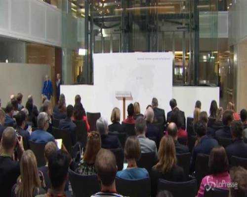 Brexit, May apre a emendamento su secondo referendum