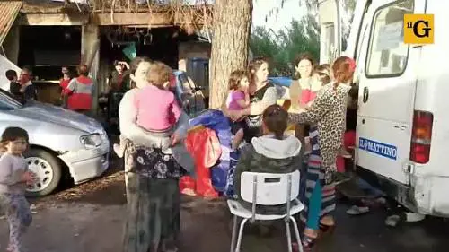 Rom, a Giugliano allo sbando gli sgomberati: più di 100 bambini senza diritti