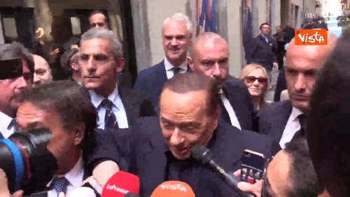 Berlusconi arriva a Torino: “Sotto i portici è la città migliore per trovare belle ragazze” 