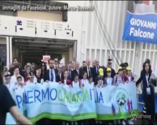 Sbarca la "Nave della Legalità", gli studenti invadono le strade di Palermo