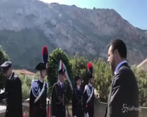 Capaci, Salvini depone corona d'alloro in memoria di Falcone