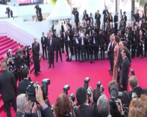  Cannes, red carpet per Favino con il cast del film "Il traditore"