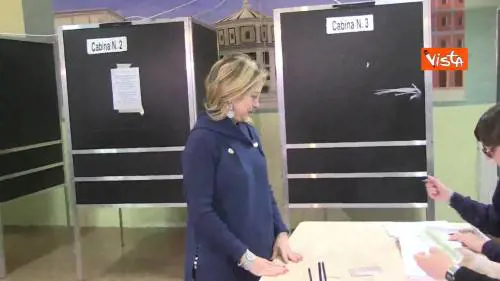 Meloni alle urne per il voto per le europee 