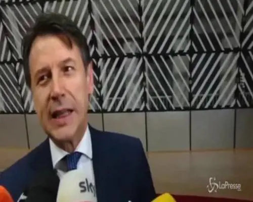 Governo, Conte: "Non mi sento minacciato da Salvini"