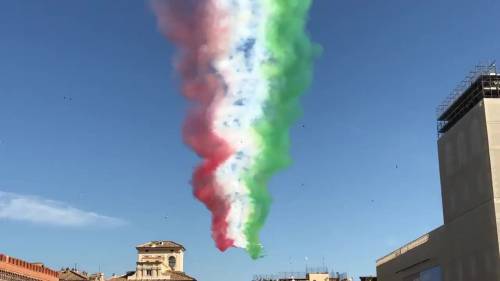Le frecce tricolori sull'Altare della patria