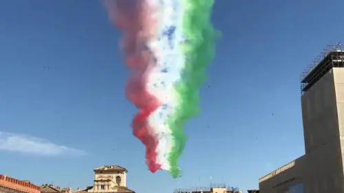 Le frecce tricolori sull'Altare della patria