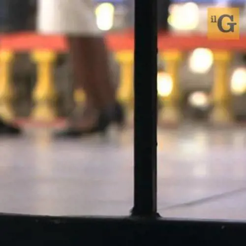 Castellammare di Stabia, arrestato bidello-orco: abusi su studentesse