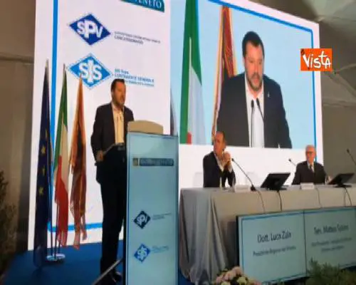 Incidente nave, Salvini: "Progetto c'e', si faccia"