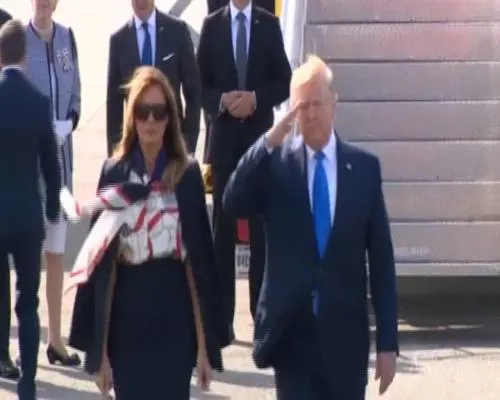 Donald Trump atterra a Londra, città blindata