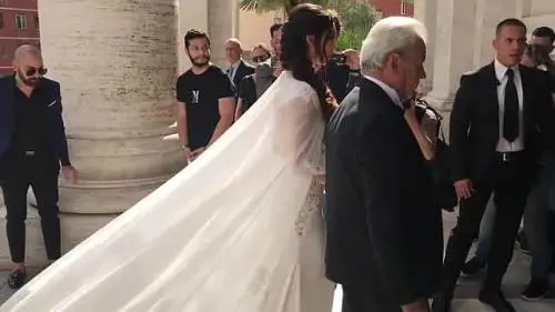 Piccoli dettagli del vestito indossato da Lorella Boccia 