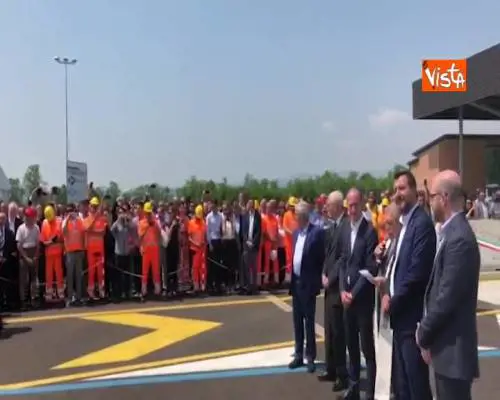 Zaia e Salvini tagliano il nastro della superstrada Pedemontana veneta