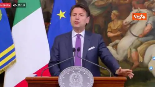 Conte: "Abbiamo sempre lavorato, non c'è stallo in azione governo”