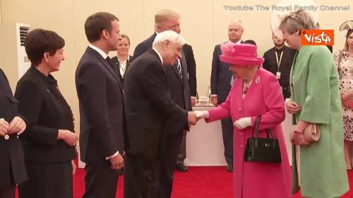 La cerimonia per i 75 anni del D-Day, con la regina Elisabetta, Trump, Merkel e Macron