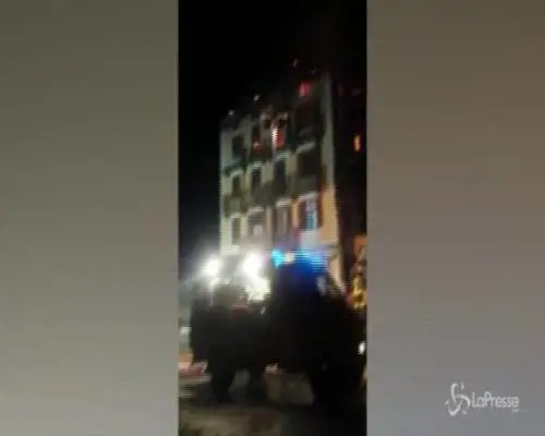 Torino: in fiamme lo storico albergo che ospitò D'Annunzio