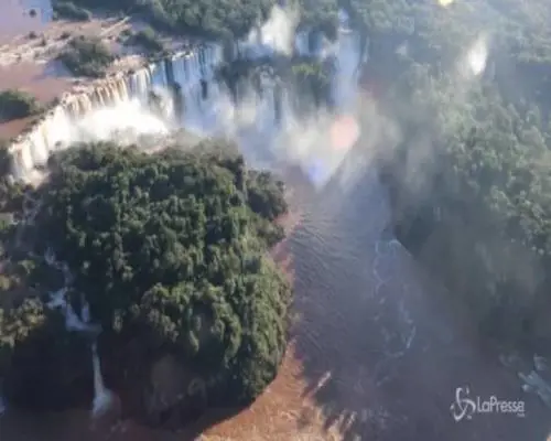 Forti piogge in Brasile, ecco come diventano le cascate di Iguazu