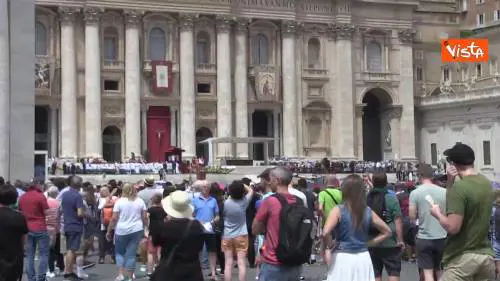 Papa Francesco: "Sollecitati da continuo nervosismo gli uomini rischiano di scoppiare"