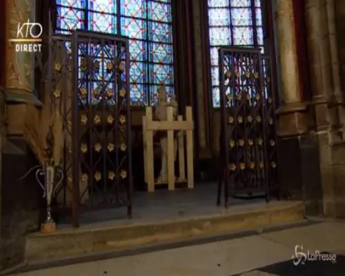 Parigi, prima messa a Notre Dame dopo l'incendio