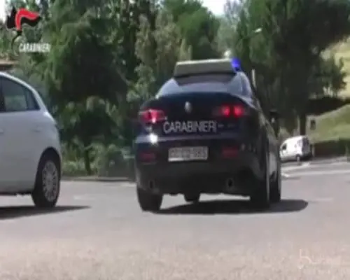 "Mia figlia veste troppo occidentale": padre cerca di darle fuoco