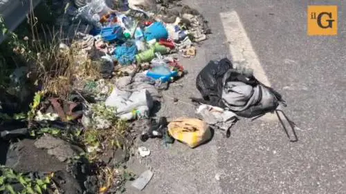 Aree di sosta invase dai rifiuti: l'orrore dell'asse mediano Nola-Villa Literno