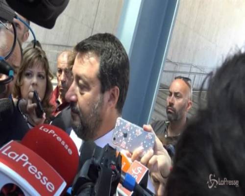 Salvini: "Ho nome ministro Affari europei, ma non lo dico"