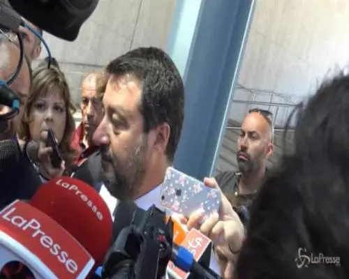 Salvini: "Ho nome ministro Affari europei, ma non lo dico"