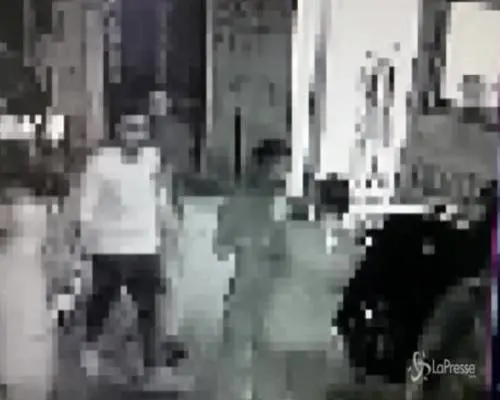 Cinema America, le immagini del pestaggio di Roma